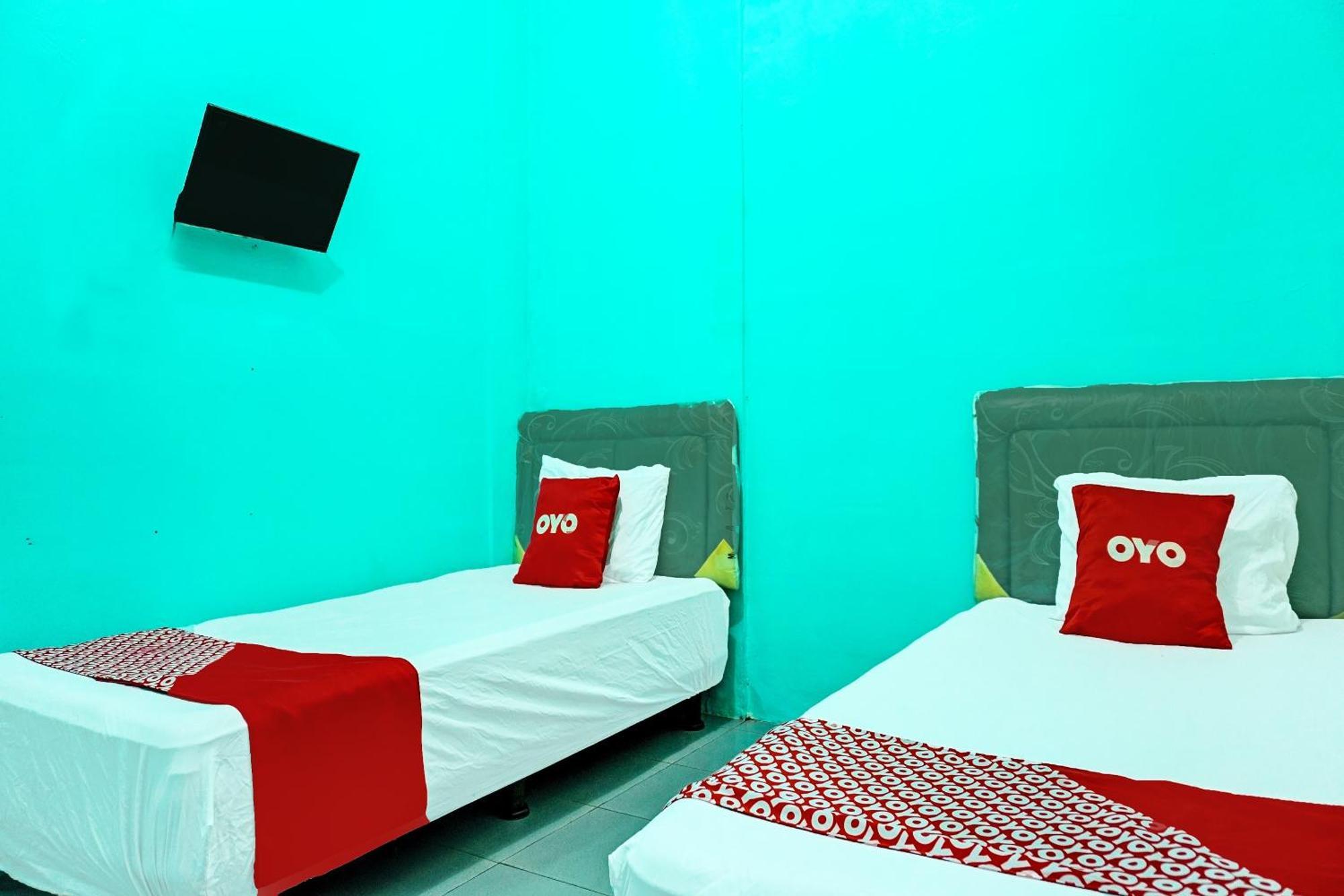 Oyo 91731 Home Stay Elis Cateliya Syariah Karawang Bagian luar foto